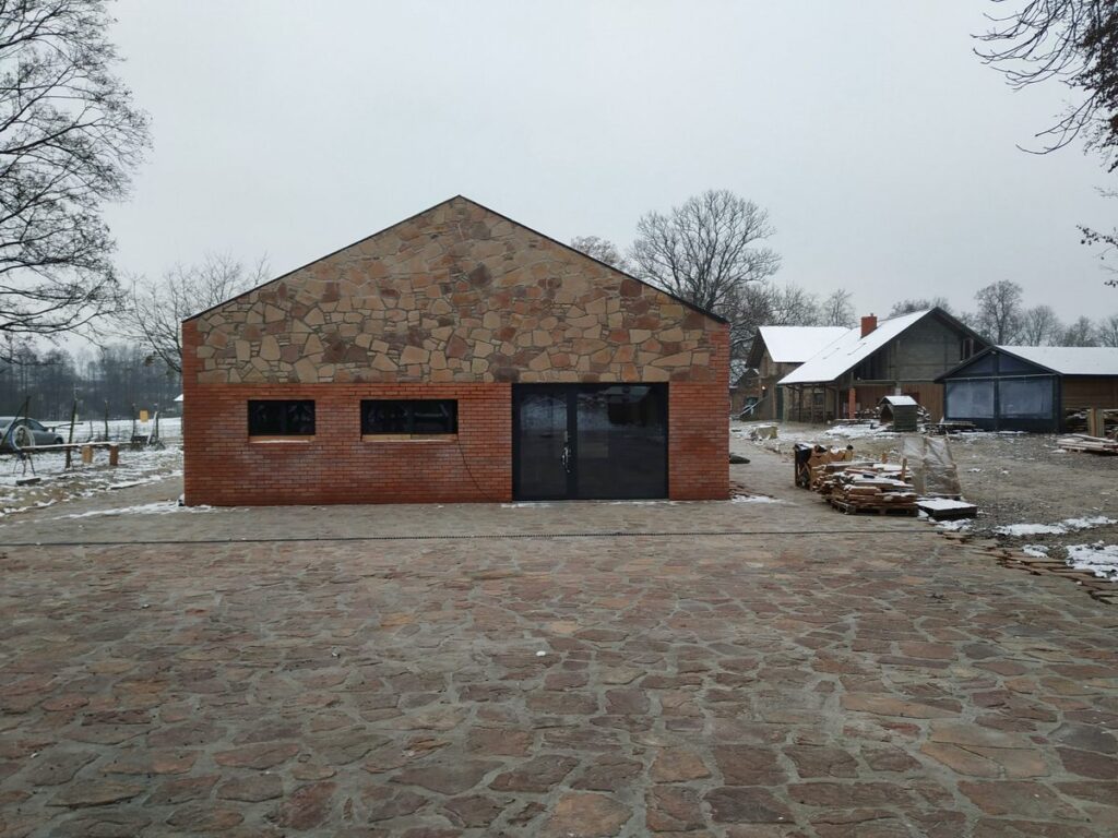 budynek-uslugowy-bm-buchcic52