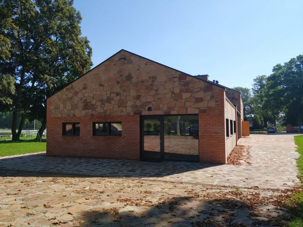budynek-uslugowy-bm-buchcic65