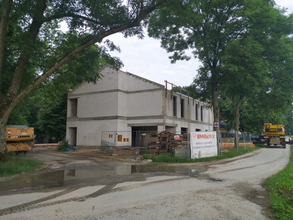 Budowa hostelu. Generalny wykonawca firma BM Buchcic.