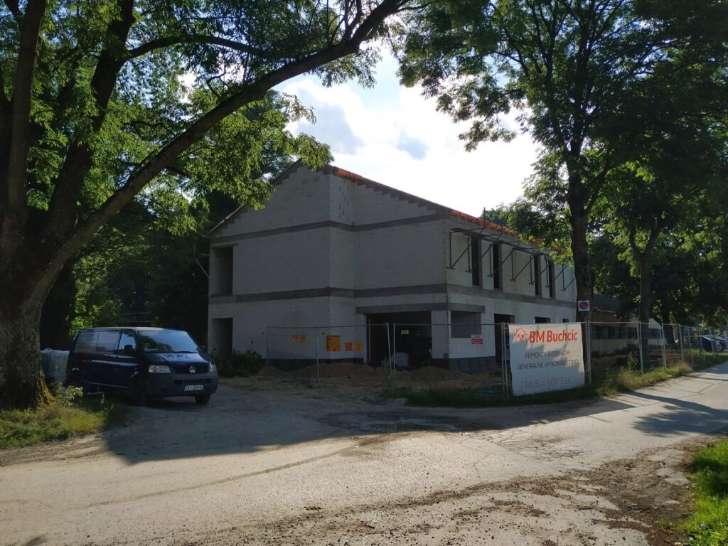 Budowa hostelu. Generalny wykonawca firma BM Buchcic.
