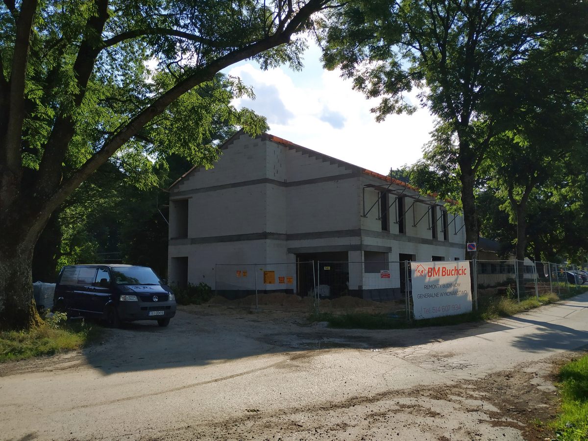 Budowa hostelu. Generalny wykonawca firma BM Buchcic.