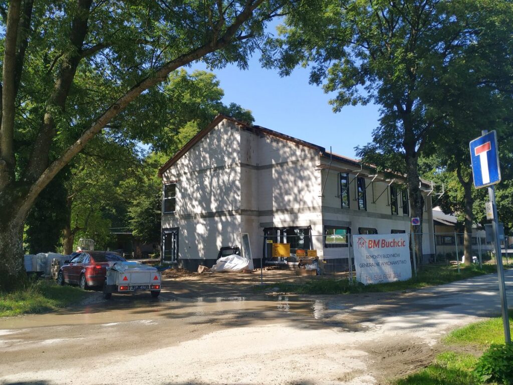 Budowa hostelu. Generalny wykonawca firma BM Buchcic.