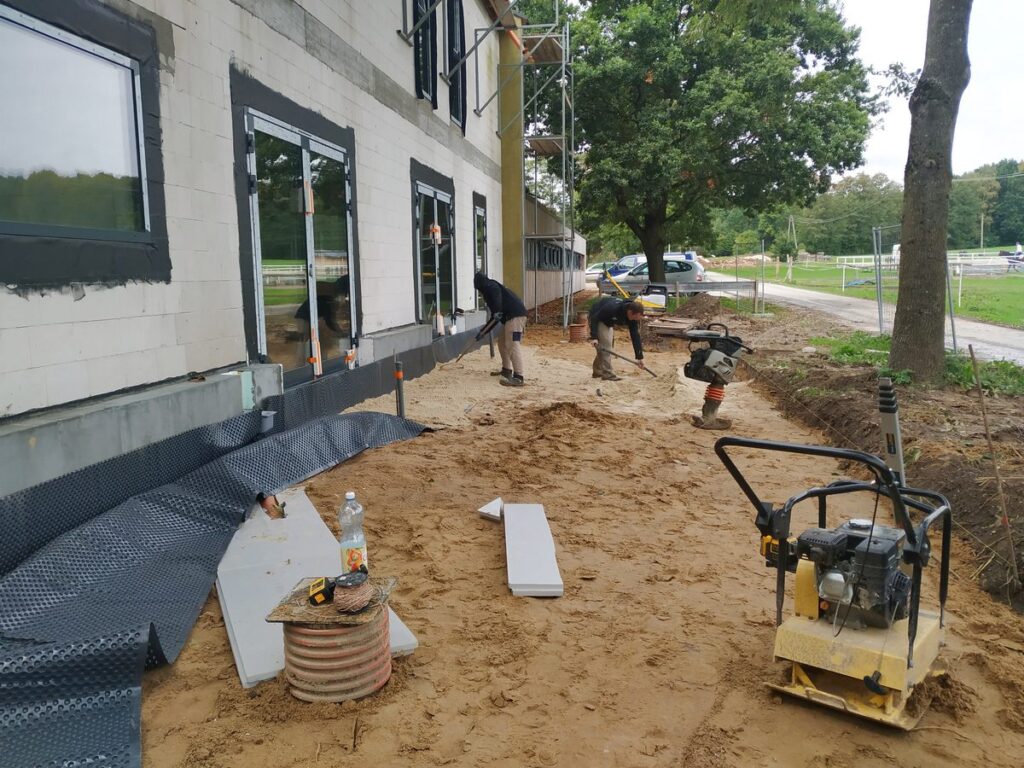 Budowa hostelu. Generalny wykonawca firma BM Buchcic.