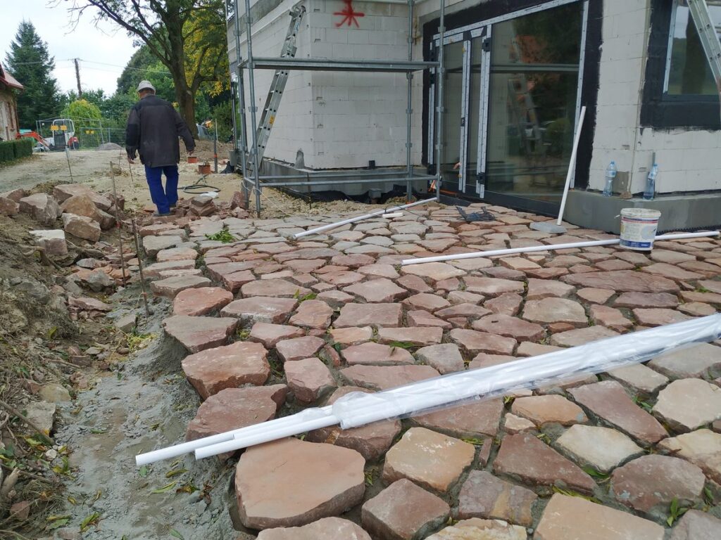 Budowa hostelu. Generalny wykonawca firma BM Buchcic.