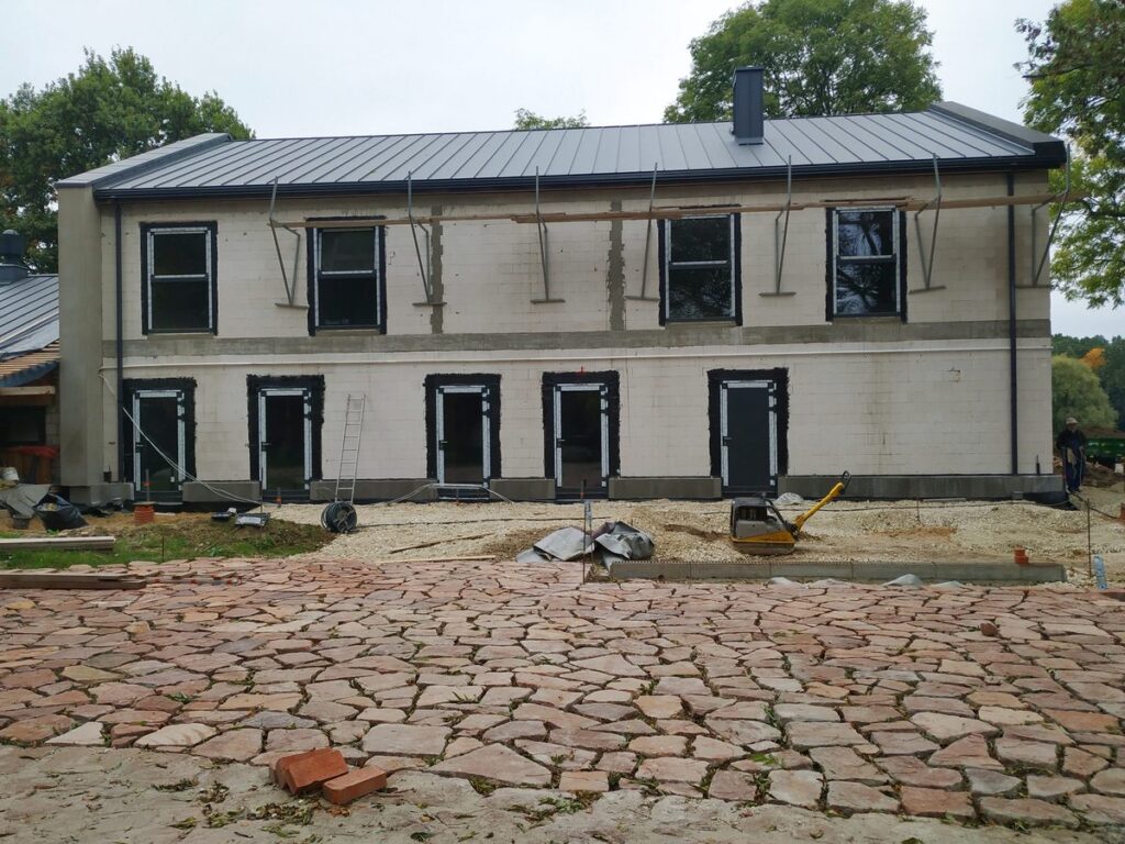 Budowa hostelu. Generalny wykonawca firma BM Buchcic.