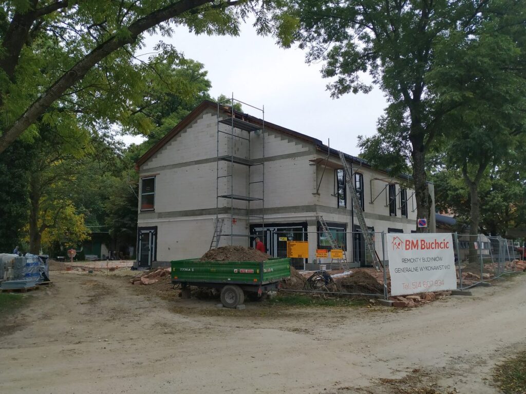 Budowa hostelu. Generalny wykonawca firma BM Buchcic.