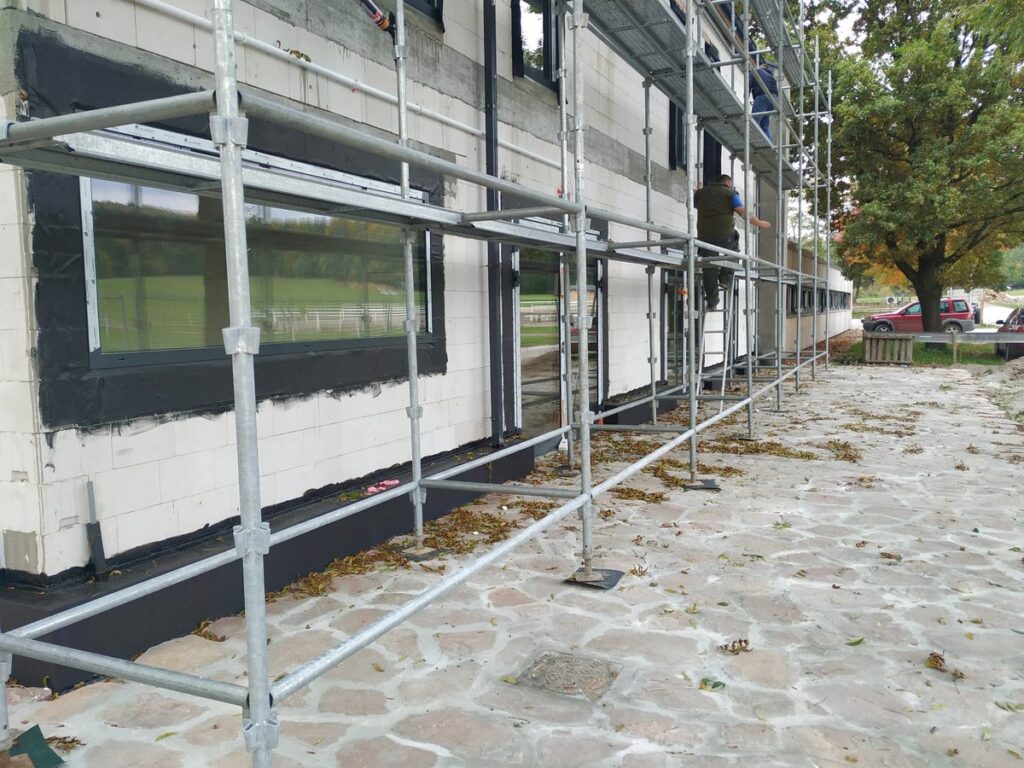 Budowa hostelu. Generalny wykonawca firma BM Buchcic.