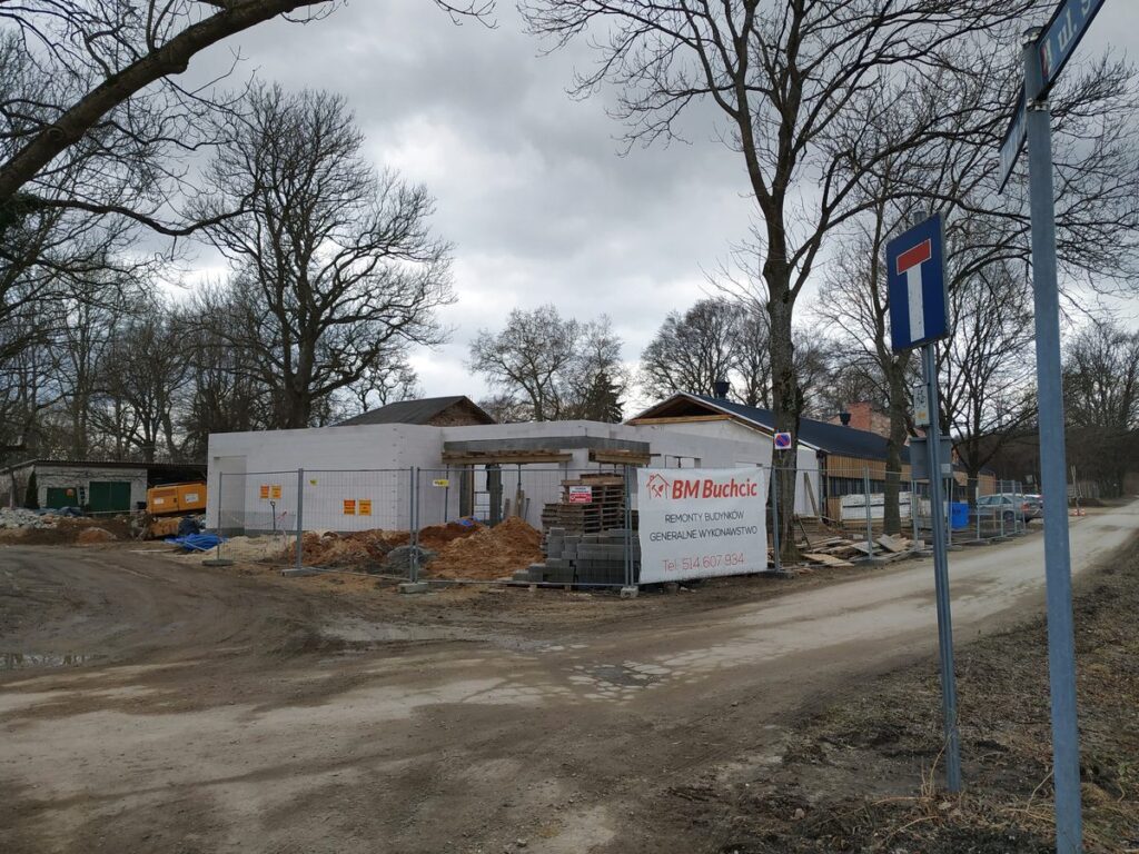 Budowa hostelu. Generalny wykonawca firma BM Buchcic.