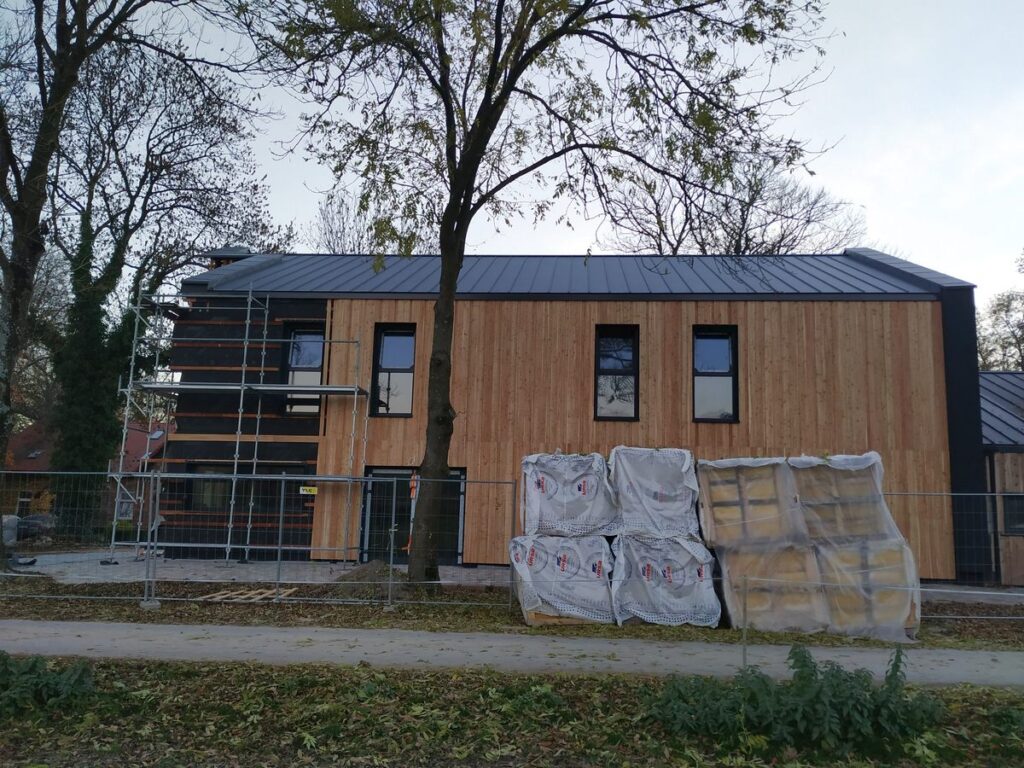 Budowa hostelu. Generalny wykonawca firma BM Buchcic.