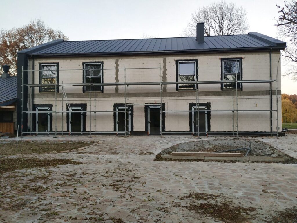 Budowa hostelu. Generalny wykonawca firma BM Buchcic.