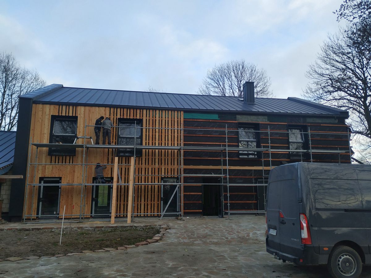 Budowa hostelu. Generalny wykonawca firma BM Buchcic.