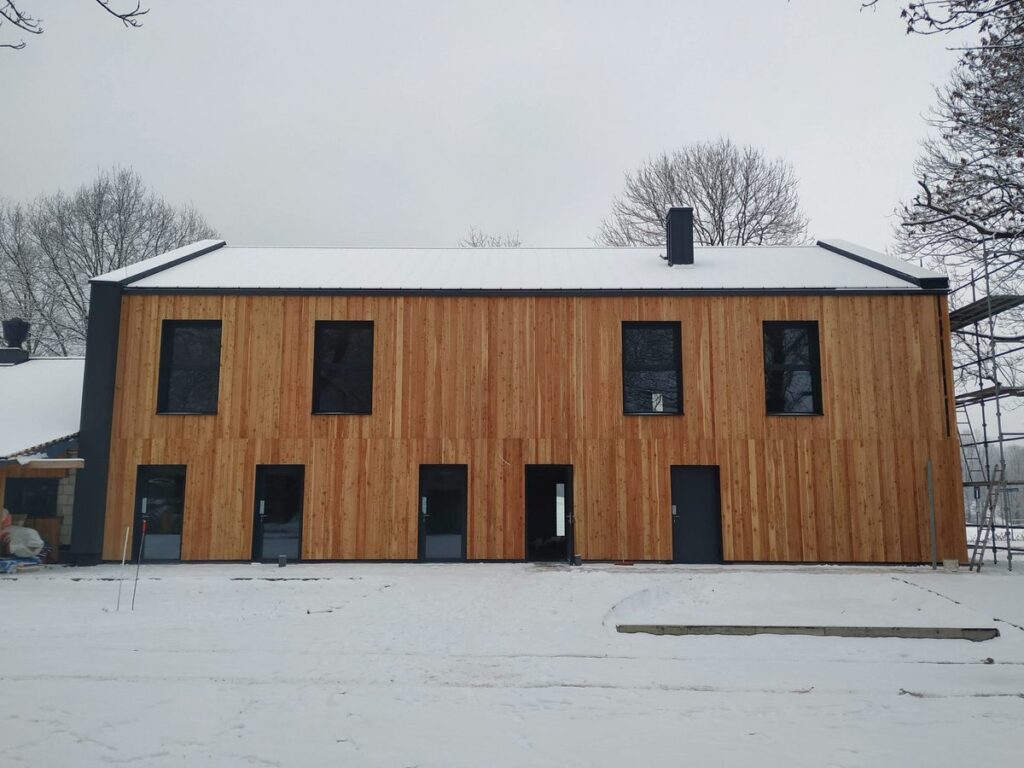 Budowa hostelu. Generalny wykonawca firma BM Buchcic.