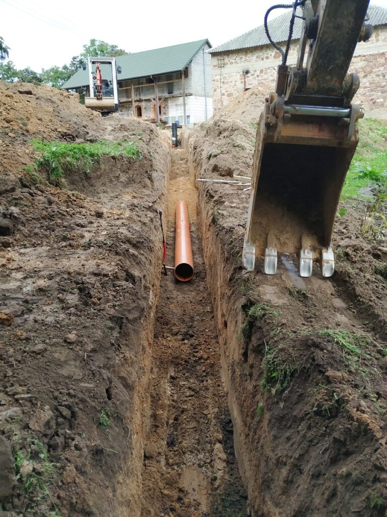 Instalacje zewnętrzne, drenaże. Firma budowlana BM Buchcic.