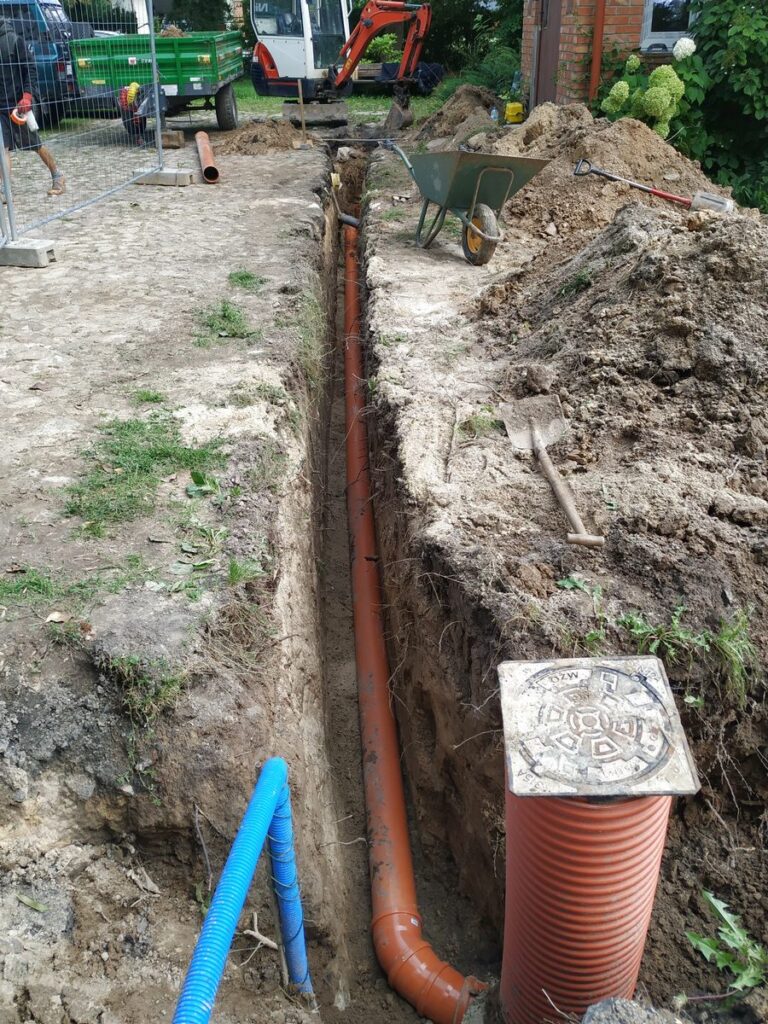 Instalacje zewnętrzne, drenaże. Firma budowlana BM Buchcic.