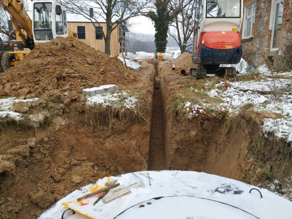 Instalacje zewnętrzne, drenaże. Firma budowlana BM Buchcic.