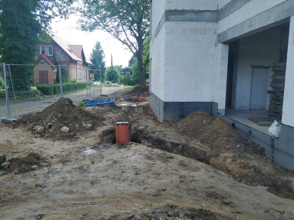 Instalacje zewnętrzne, drenaże. Firma budowlana BM Buchcic.