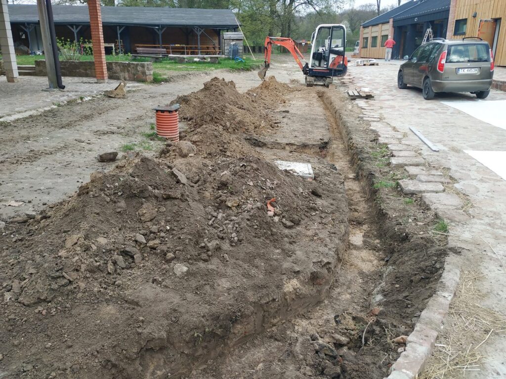 Instalacje zewnętrzne, drenaże. Firma budowlana BM Buchcic.