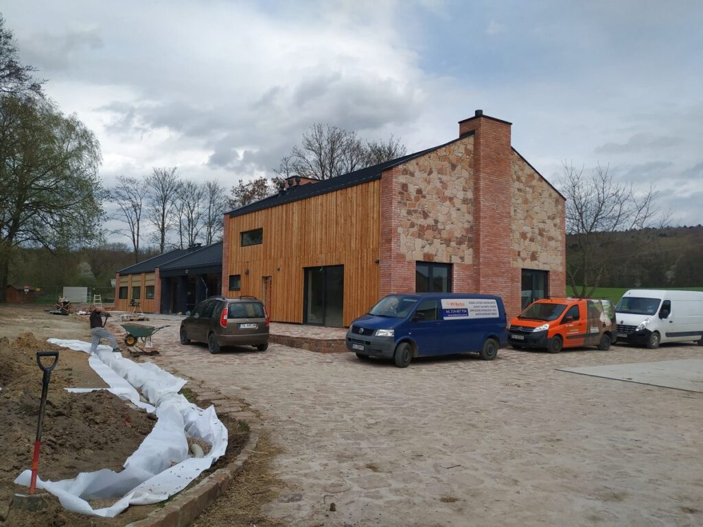 Instalacje zewnętrzne, drenaże. Firma budowlana BM Buchcic.