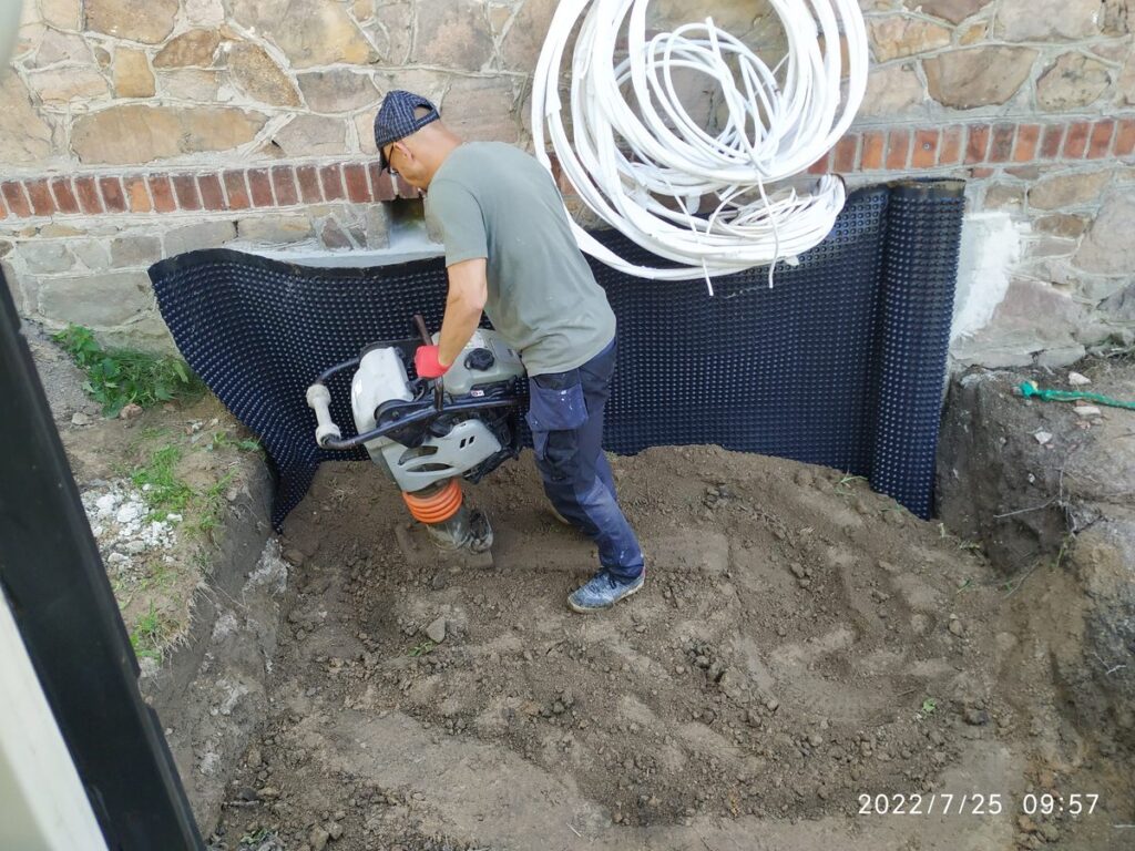 Izolacje fundamentów. Osuszanie ścian, likwidacja wilgoci.