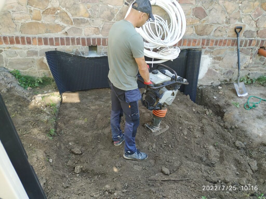 Izolacje fundamentów. Osuszanie ścian, likwidacja wilgoci.