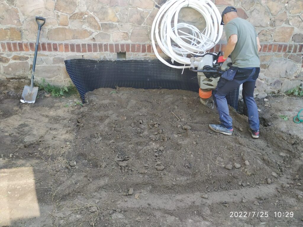 Izolacje fundamentów. Osuszanie ścian, likwidacja wilgoci.