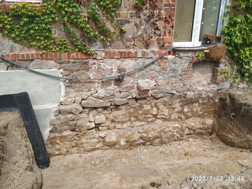 Izolacje fundamentów. Osuszanie ścian, likwidacja wilgoci.