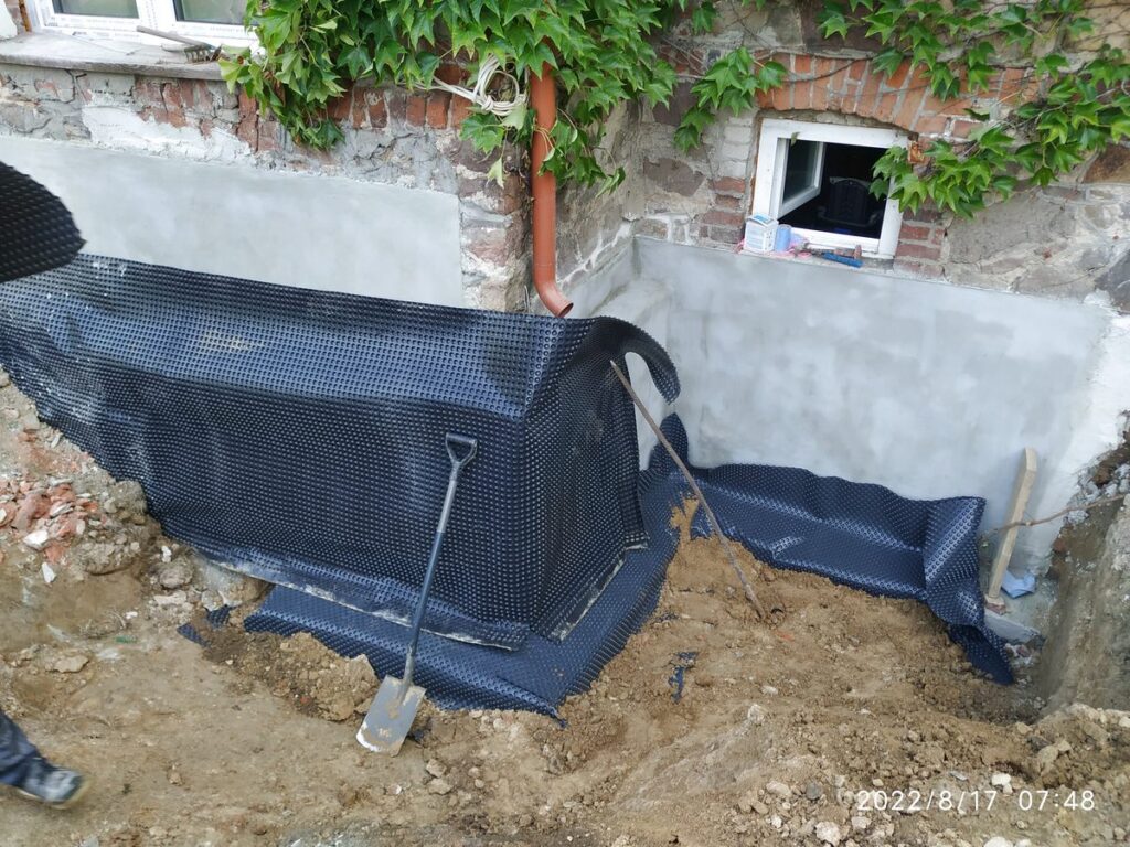 Izolacje fundamentów. Osuszanie ścian, likwidacja wilgoci.