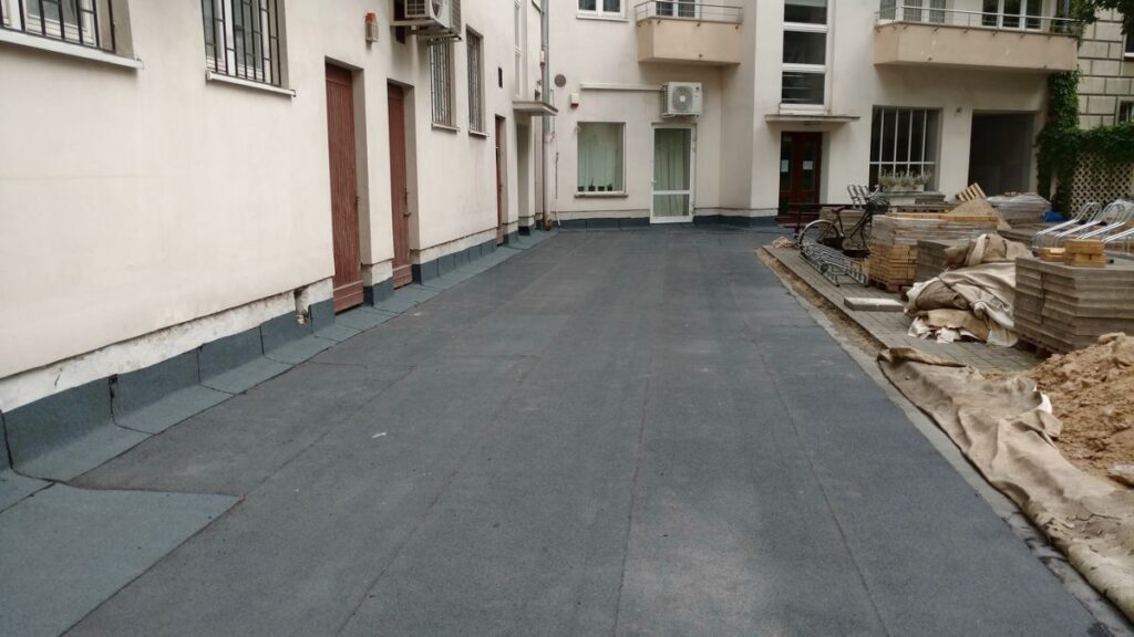 Uszczelnienie patio na ul. Chopina. Prace wykonała firma BM Buchcic.
