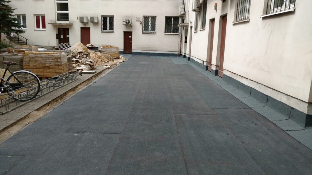 Uszczelnienie patio na ul. Chopina. Prace wykonała firma BM Buchcic.